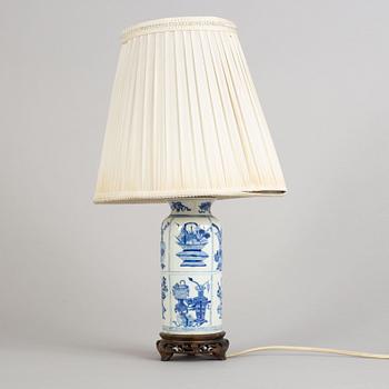 A blue and white vase mounted as a lamp, Qing dynasty, Kangxi (1662-1722).