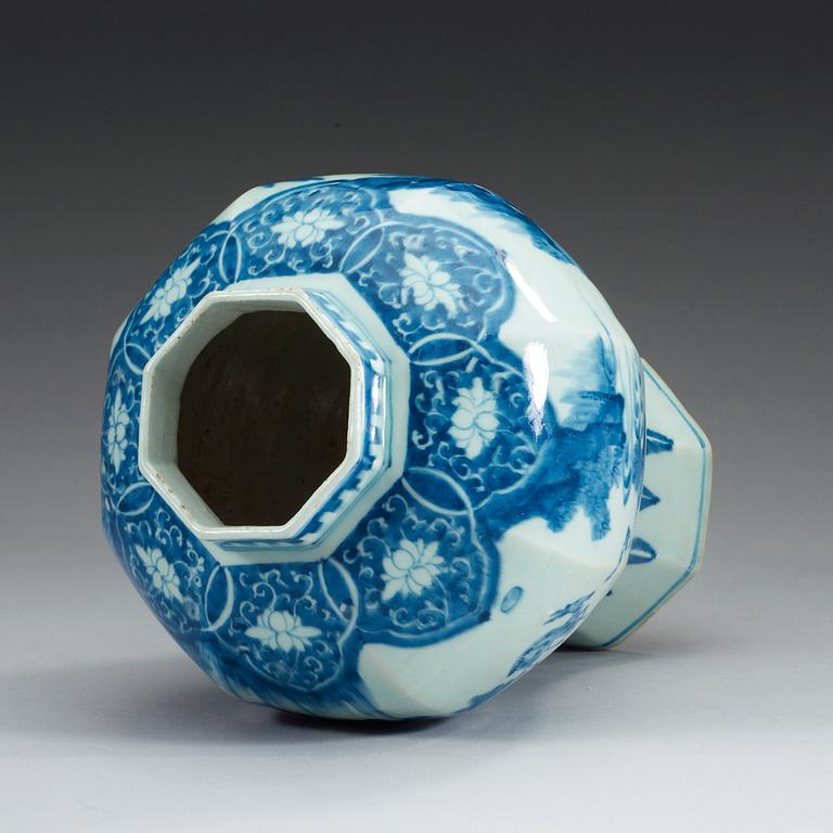 A blue and white Transitional jar, 17th Century.