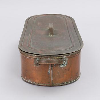 A copper fish pan, early 20th Century.