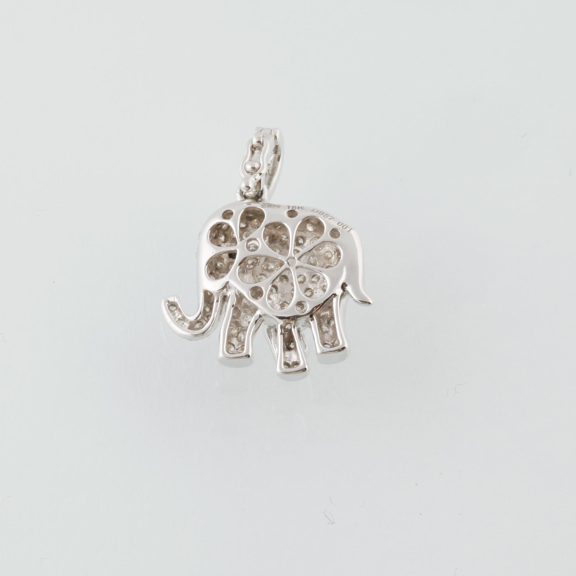 HÄNGE, 18K vitguld med 101 briljantslipade diamanter, 0.58 ct. Vikt 2,8 gram.