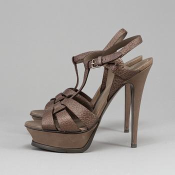 YVES SAINT LAURENT, a pair of open toe patent leather shoes, size 37½.