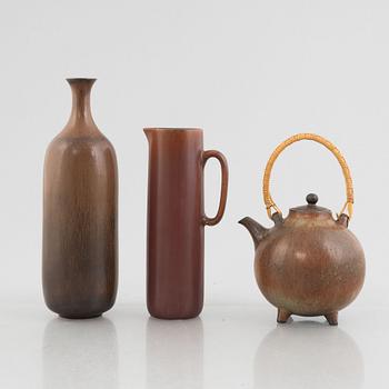 Gunnar Nylund, a stoneware vase, a jug and a teapot, Rörstrand 1950's/60's.