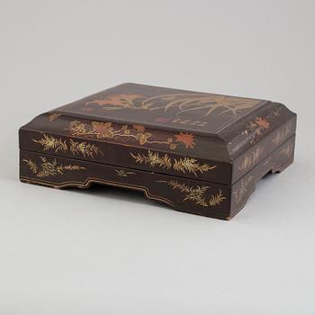 A blue and white cabaret in a lacquer box, Qing dynasty, 19th Century.