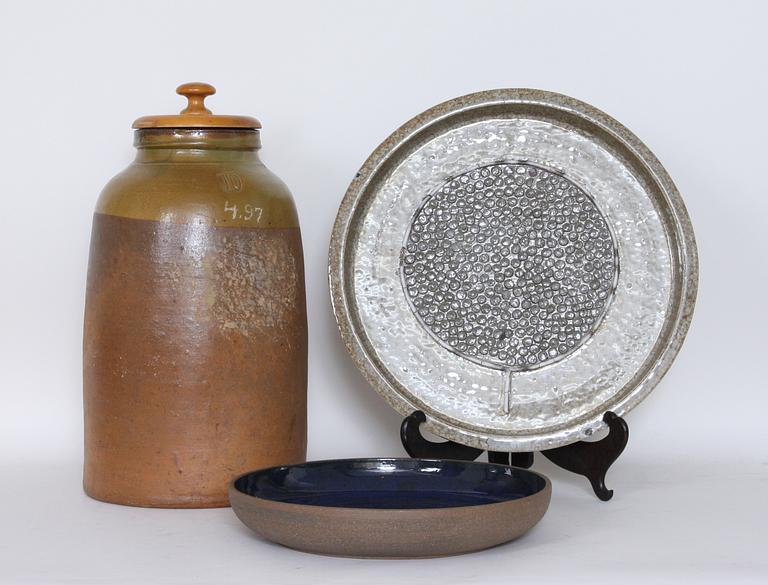 FAT 2 ST samt KRUKA, stengods. 1900-tal.