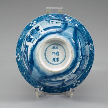 A blue and white bowl, Qing dynasty, with Kangxis six character mark and period (1662-1722).