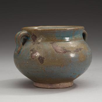 A Jun glazed jar, Song/Yuan dynastin.