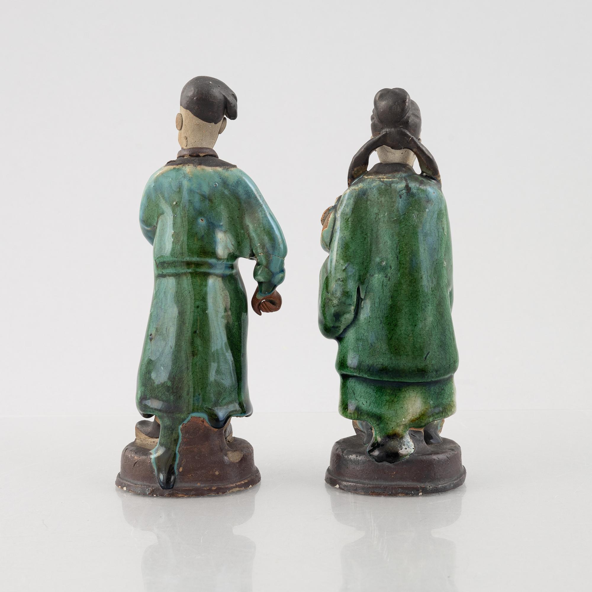 A set of two Chinese porcelain figures, ealry 20th century.