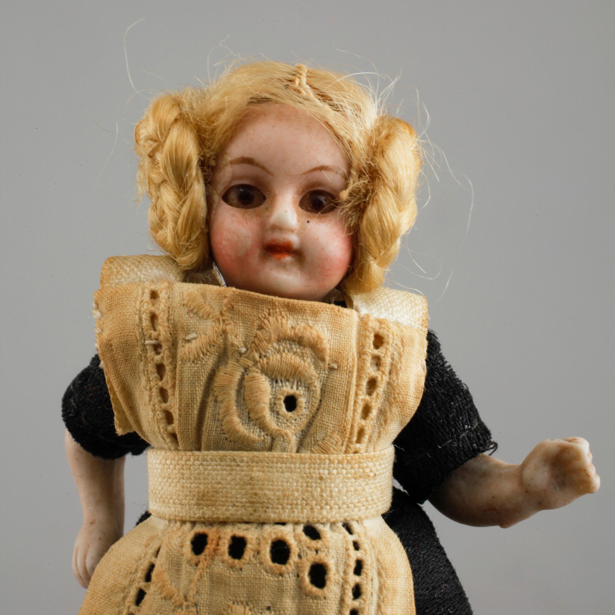 Eight small dolls from the early 20th century.