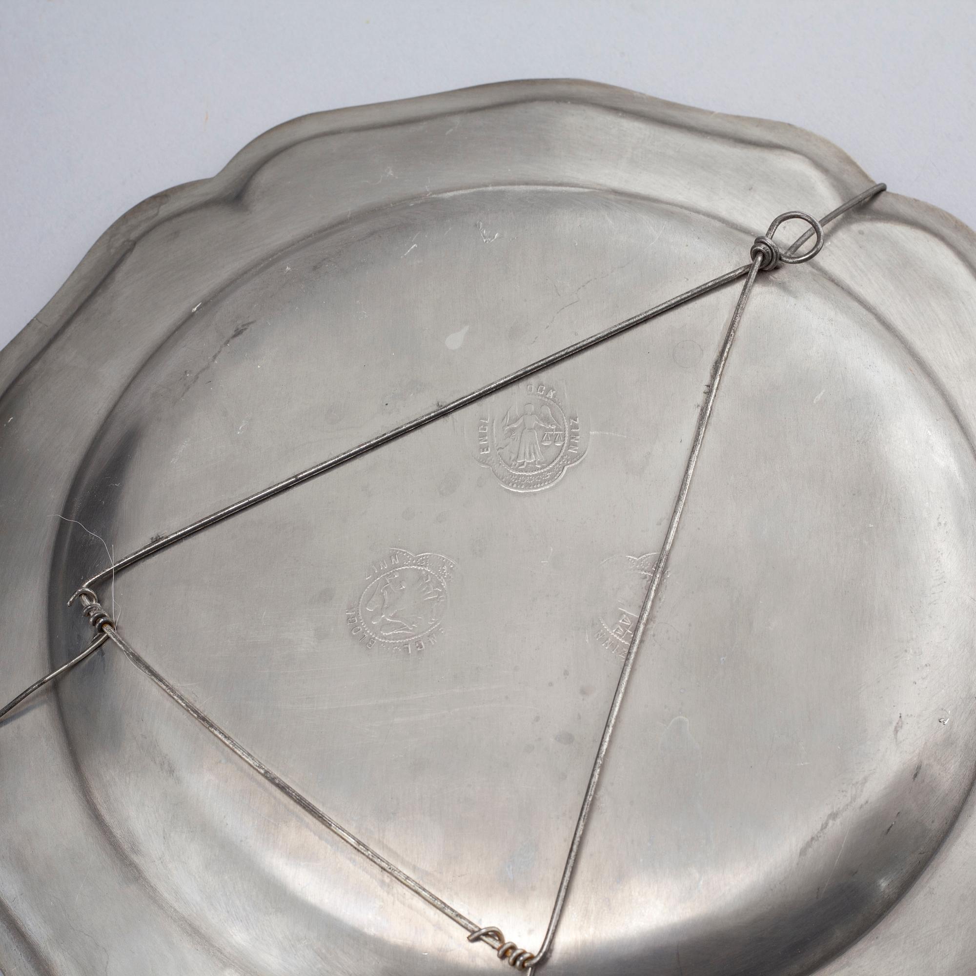 Ten pewter plates from Engl. Block Zinn, 20th century.