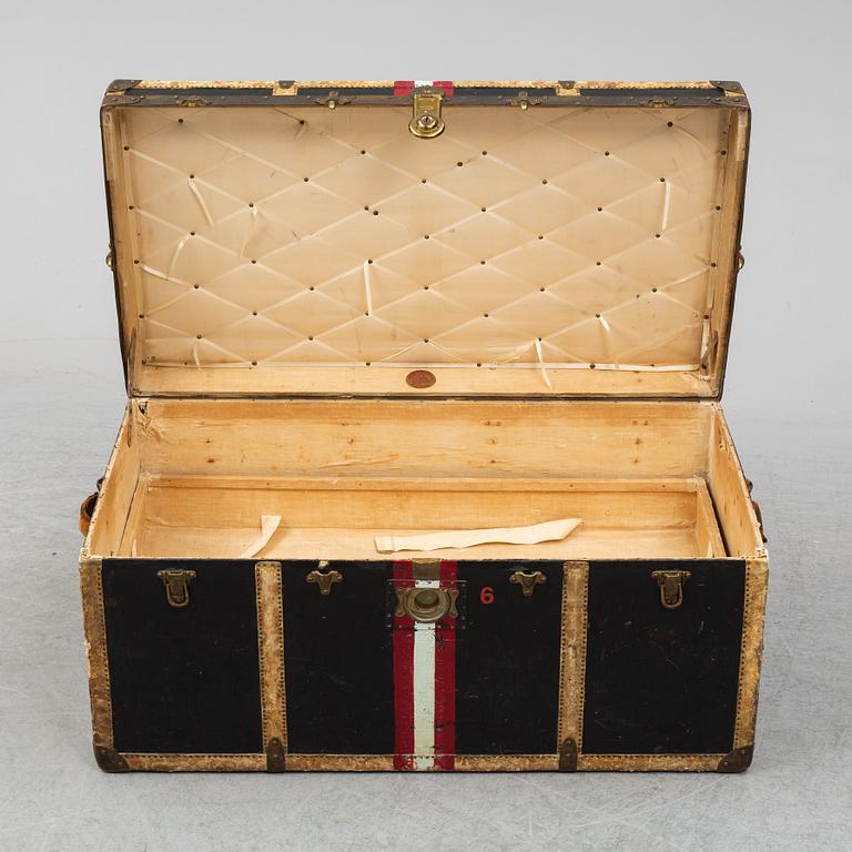 TRUNK, John Cattnach, New York, early 20th century. Signed with label.