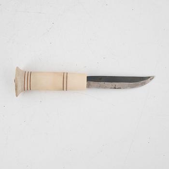 Johan Fankki, a reindeer hornknife, signed.