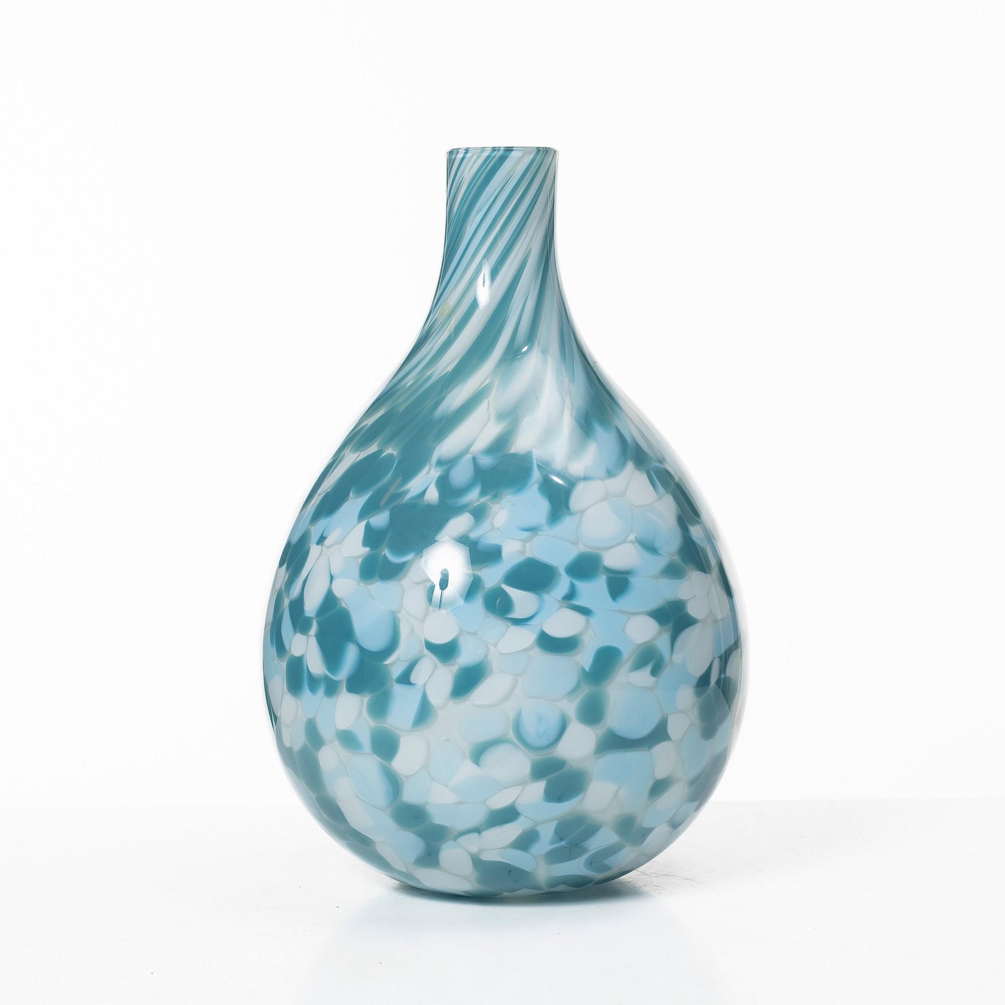 Ann Wåhlström, a glass vase.