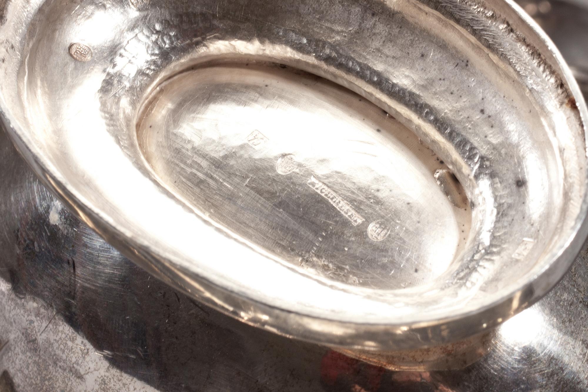 SÅSSKÅLAR på FAT, ett par, silver. Michelsen, 1854. Total vikt ca 1345 g.