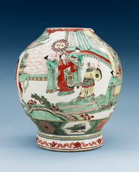 1662. A famille verte vase, Qing dynasty (1644-1912), with Hong Wu´s six character Ming mark.