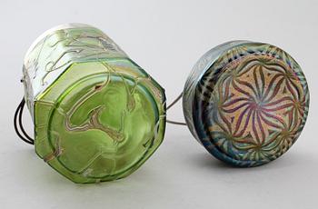 KAKBURKAR, 2 st, glas, möjligen Lötz, omkring år 1900.