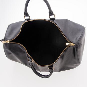 LOUIS VUITTON A BLACK EPI LEATHER KEEPALL 50 TRAVEL BAG.