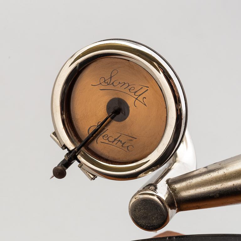A circa 1900 grammophone.