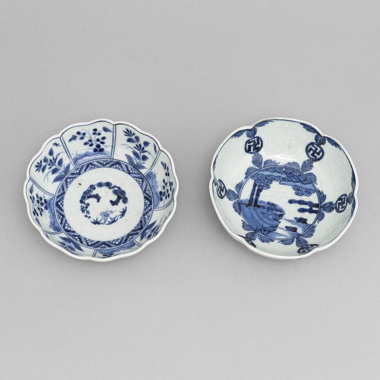 Skålar, två stycken, porslin, Japan, 1800-tal.