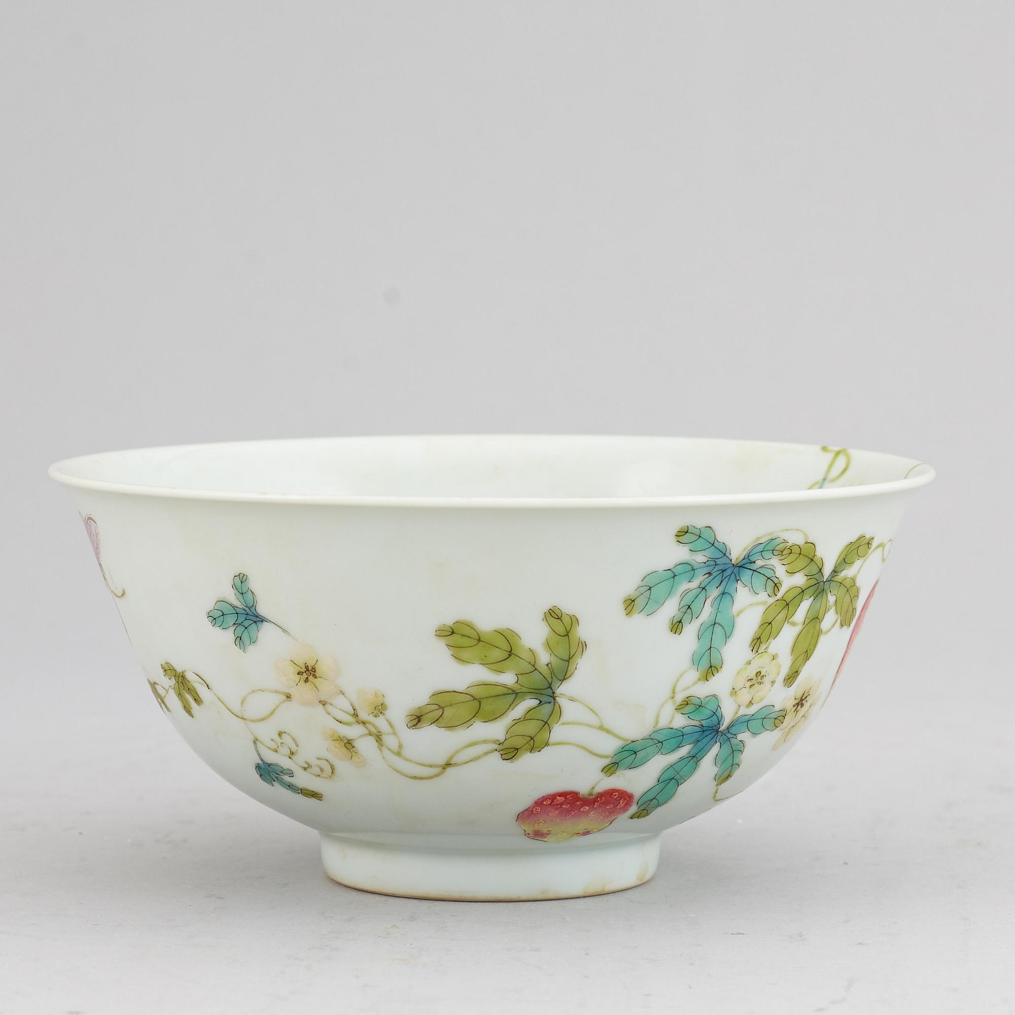 A famille rose bowl, 20th Century.