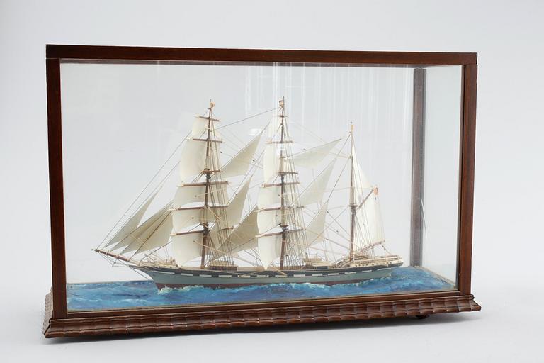 A ship model from around the year of 1900.