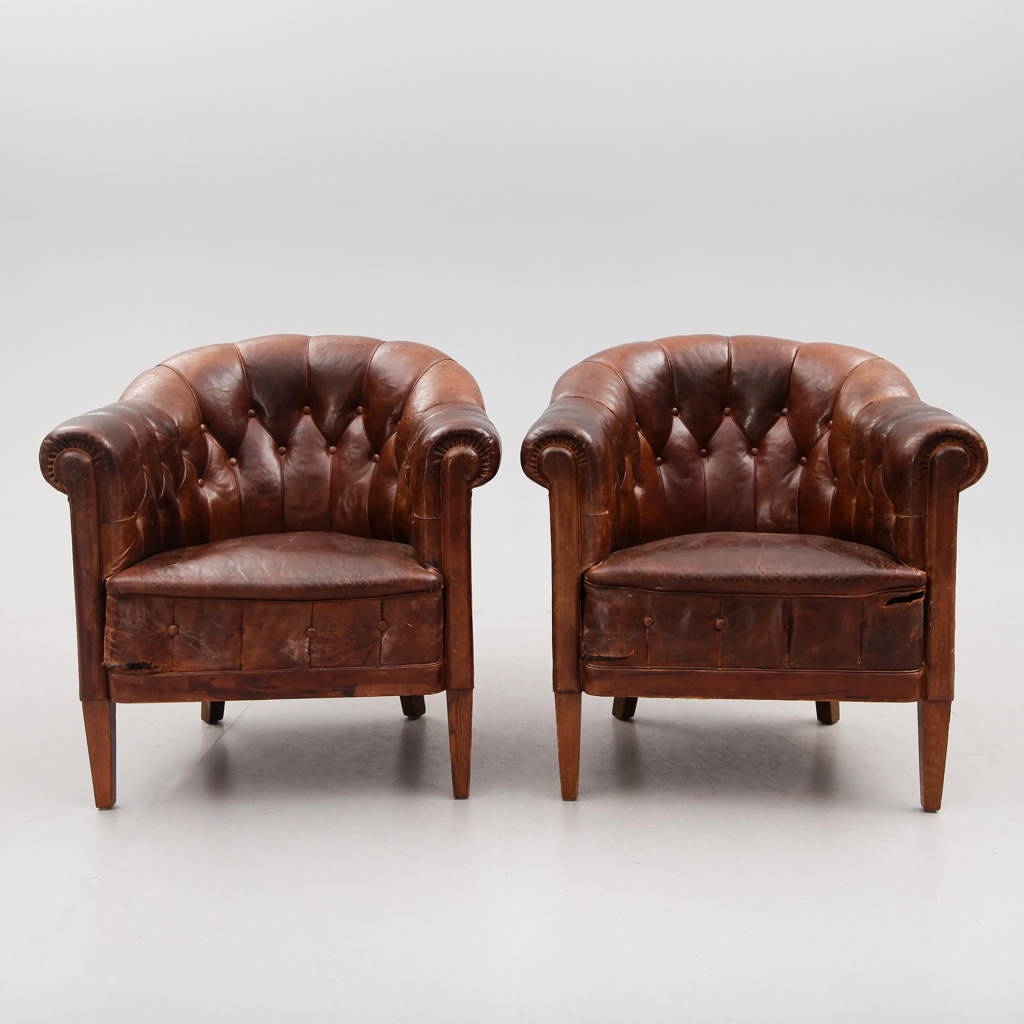 FÅTÖLJER, 1 par, Chesterfieldmodell, 1900-talets första hälft.