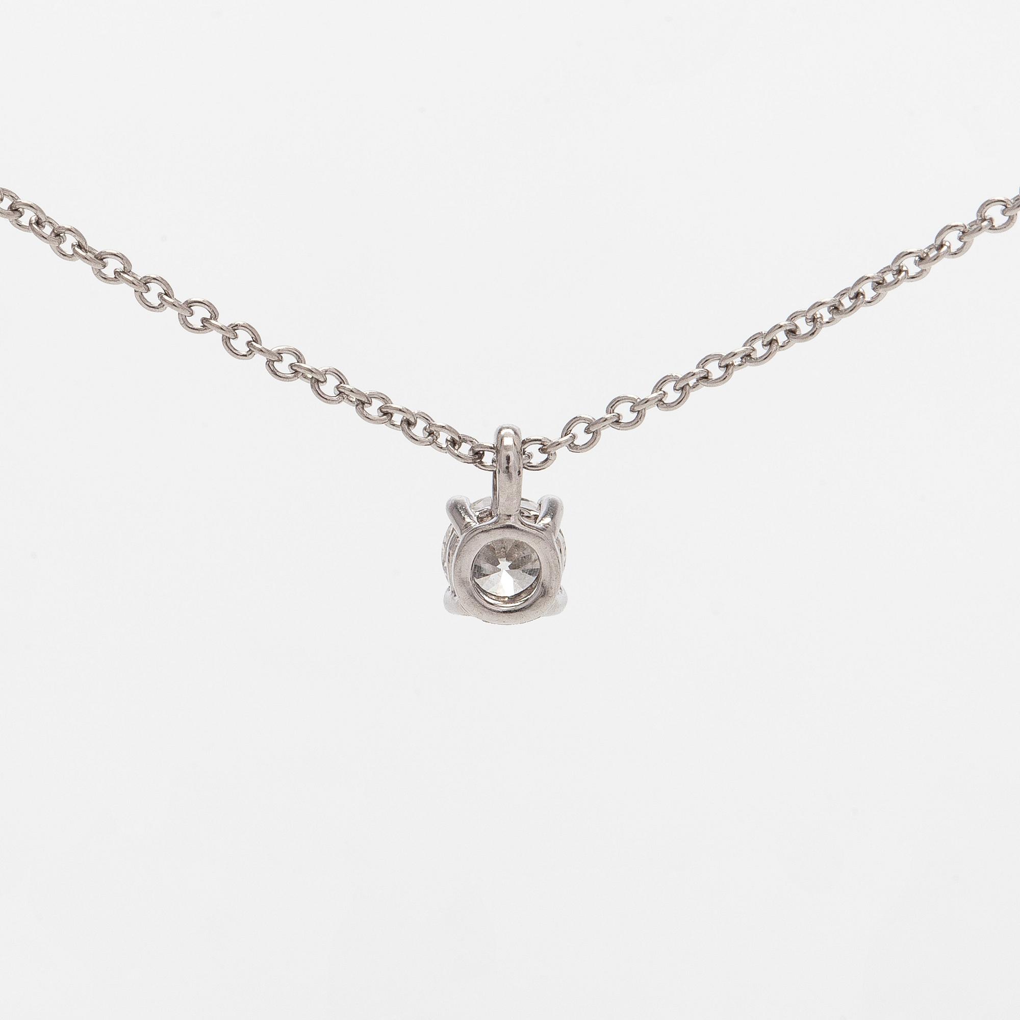 Tiffany & Co, halsband, platina, med en briljantslipad diamant.