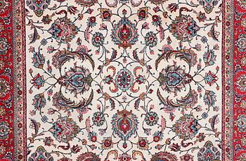 A carpet, Sarouk, ca 397 x 298 cm.