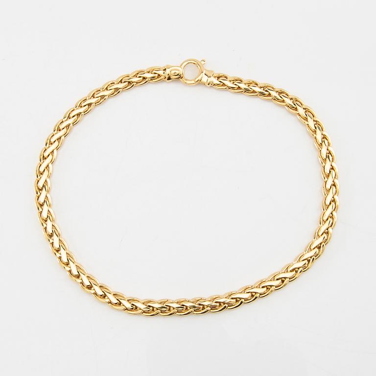 Necklace with a flattened fantasy link in 18K gold.