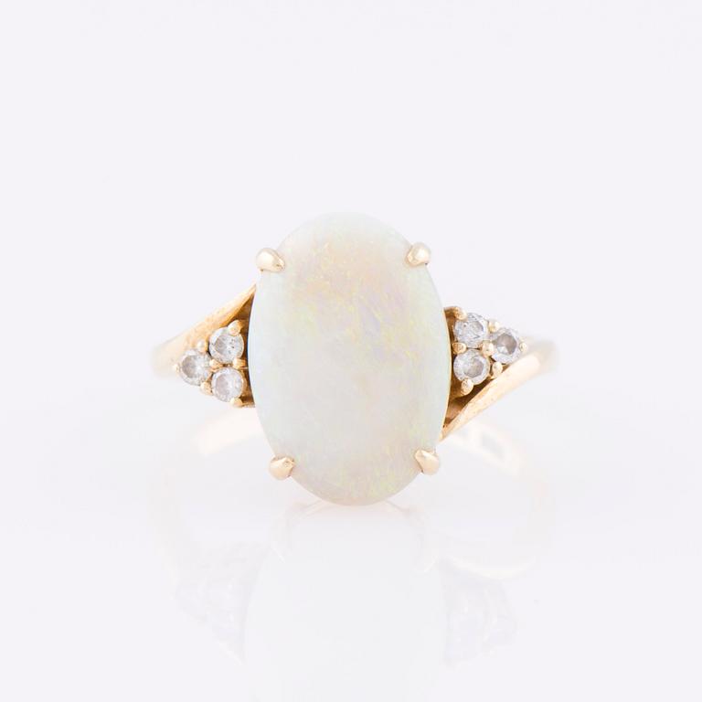 RING, opal, briljantslipade diamanter, 14K guld.