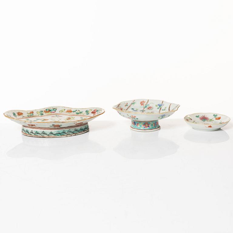 Three Chinese famille rose porcelain dishes, late Qing dynasty / around 1900.