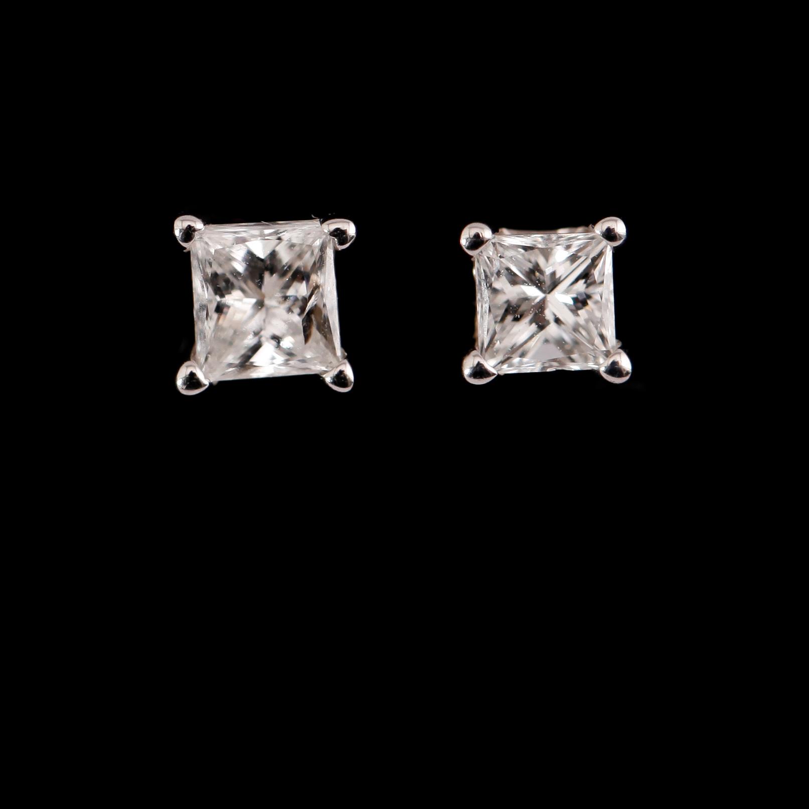 ÖRHÄNGEN, 1 par, 14 k vitguld, princesslipade diamanter tot 0.25 ct.
