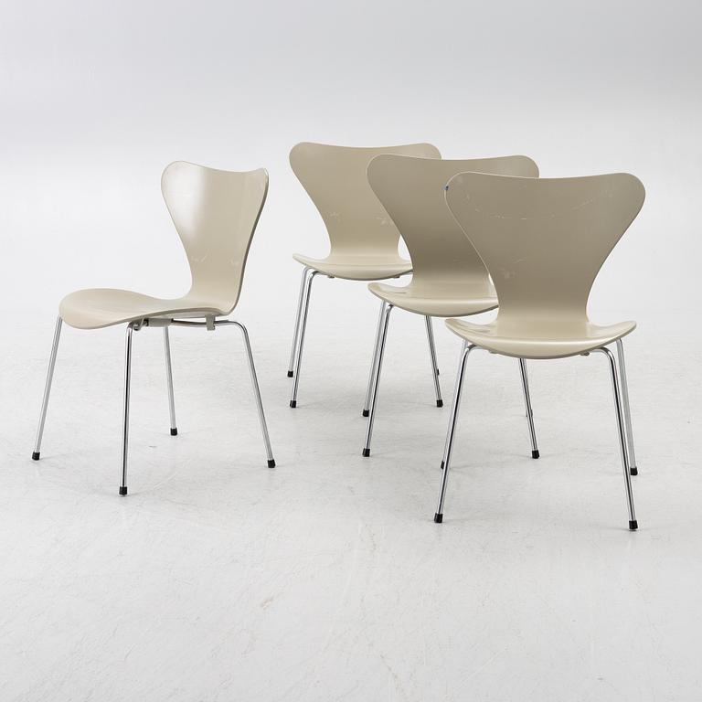 Arne Jacobsen, Four "Sjuan" chairs, Fritz Hansen, Denmark.