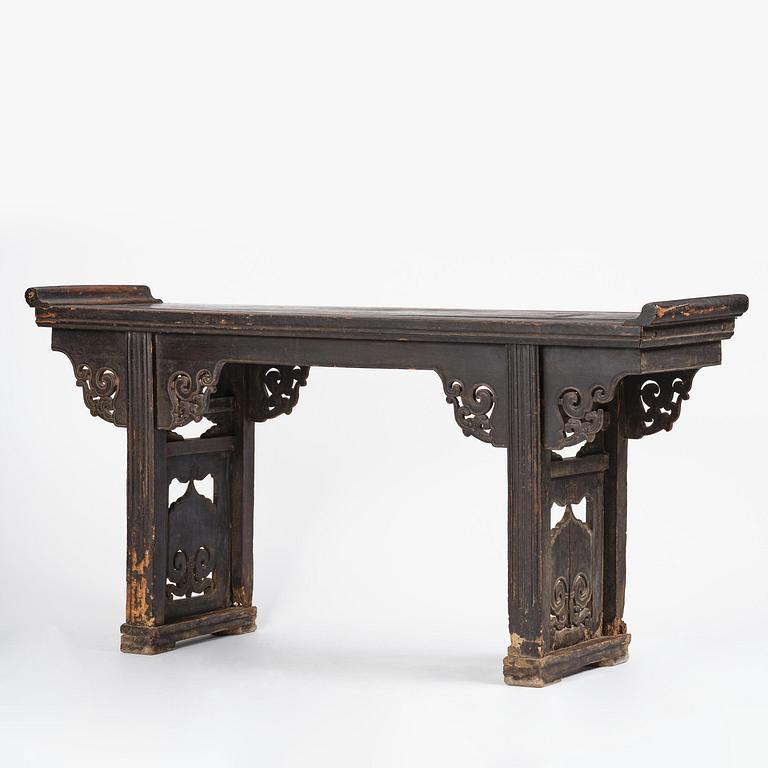 A large altar table (Qiaotouan), Qing dynasty.