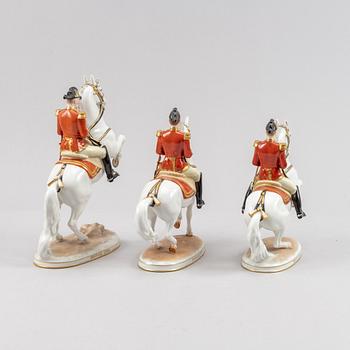 Figuriner, tre stycken, porslin. "Spanska ridskolan", Augarten, Wien, Austria.
