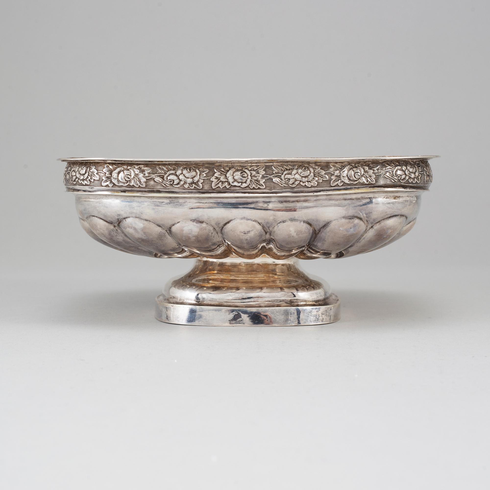 A Russian silver bread bowl, Thomas Sohka, St. Petersburg 1839.