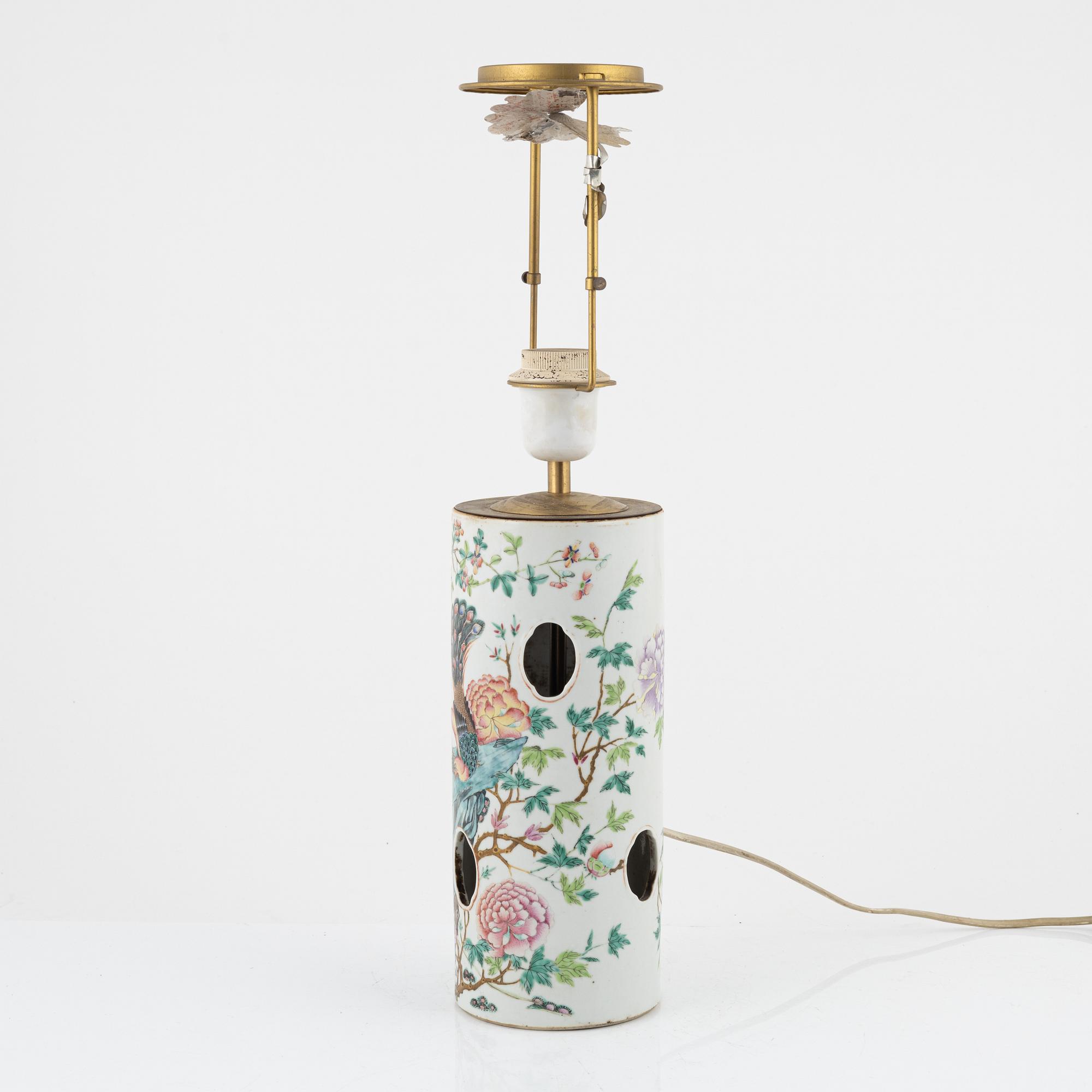 A Chinese porcelain table light/hat stand, early 20th Century.