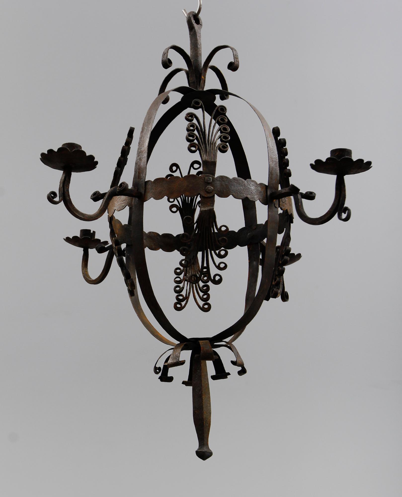 LJUSKRONA, smide, 1700-tal. Höjd 60 cm.