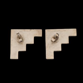 A PAULIINA AARIKKA JEWELLERY SET, "STEPS" BROOCH and EARRINGS, silver, 1988.