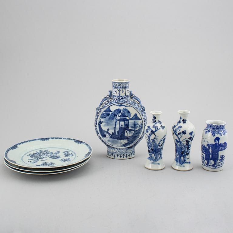 Six blue and white porcelain objects, Qing dynasty, 18th-19th century.