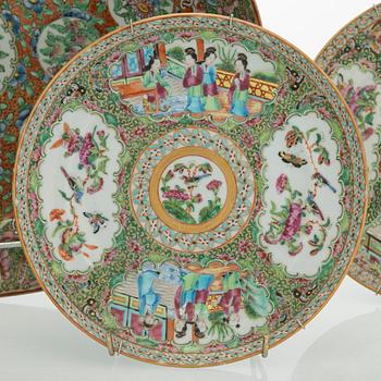 koristelautasia 4 kpl ja tarjoiluvati, Kiina, 1800-luku.