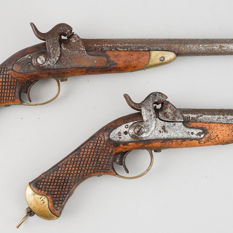 SLAGLÅSPISTOLER 2 st, m/1850, studsare och flankör.
