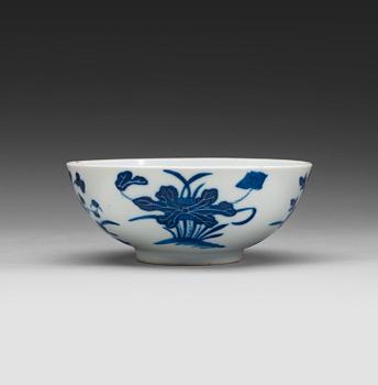 521. A blue and white bowl, Qing dynasty Kangxi (16662-1722).