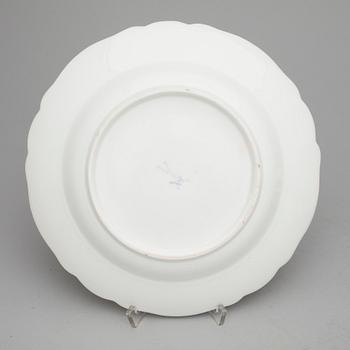 TALLRIKAR, 3 st porslin, Meissen, Marcolin respektive punkt period (1763-1814).