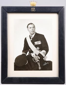 KUNGLIGT FOTOGRAFI MED AUTOGRAF, Prins Bertil. Fotograf Bergne, sign o dat 1967.