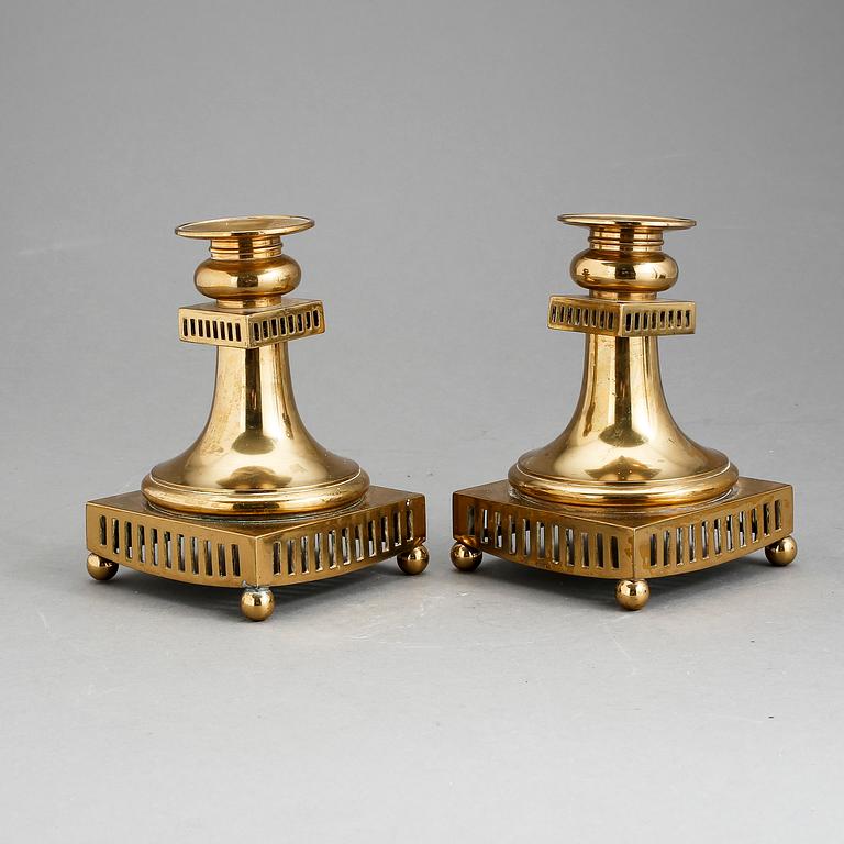 LJUSSTAKAR, ett par, mässing, Gusum, tidigt 1900-tal.