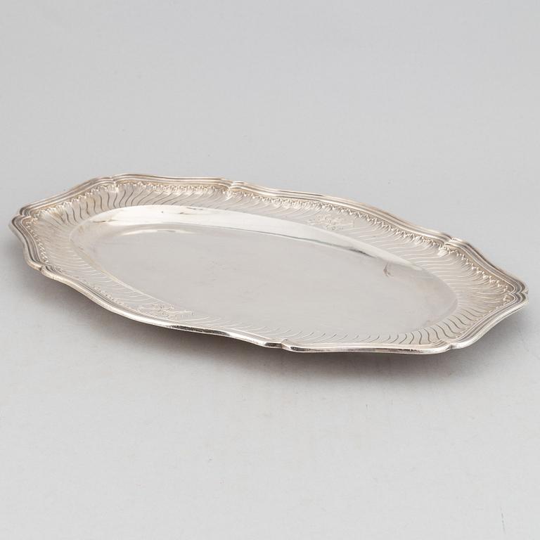 A pair of French Louis XV-style silver 950/1000 dishes. France second half of 19th century.