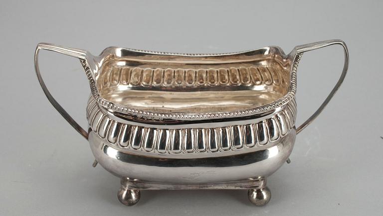 SOCKERSKÅL, silver, Dublin 1811. Vikt ca 238 g.