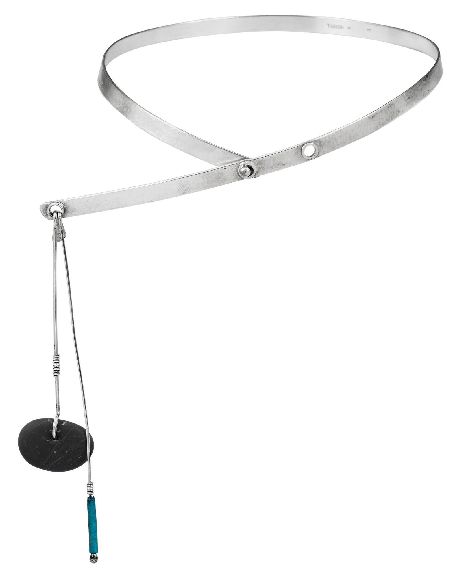 Vivianna Torun Bülow-Hübe, VIVIANNA TORUN BÜLOW HÜBE,
halsring, egen verkstad, Stockholm ca 1955 (otydlig stämpel).