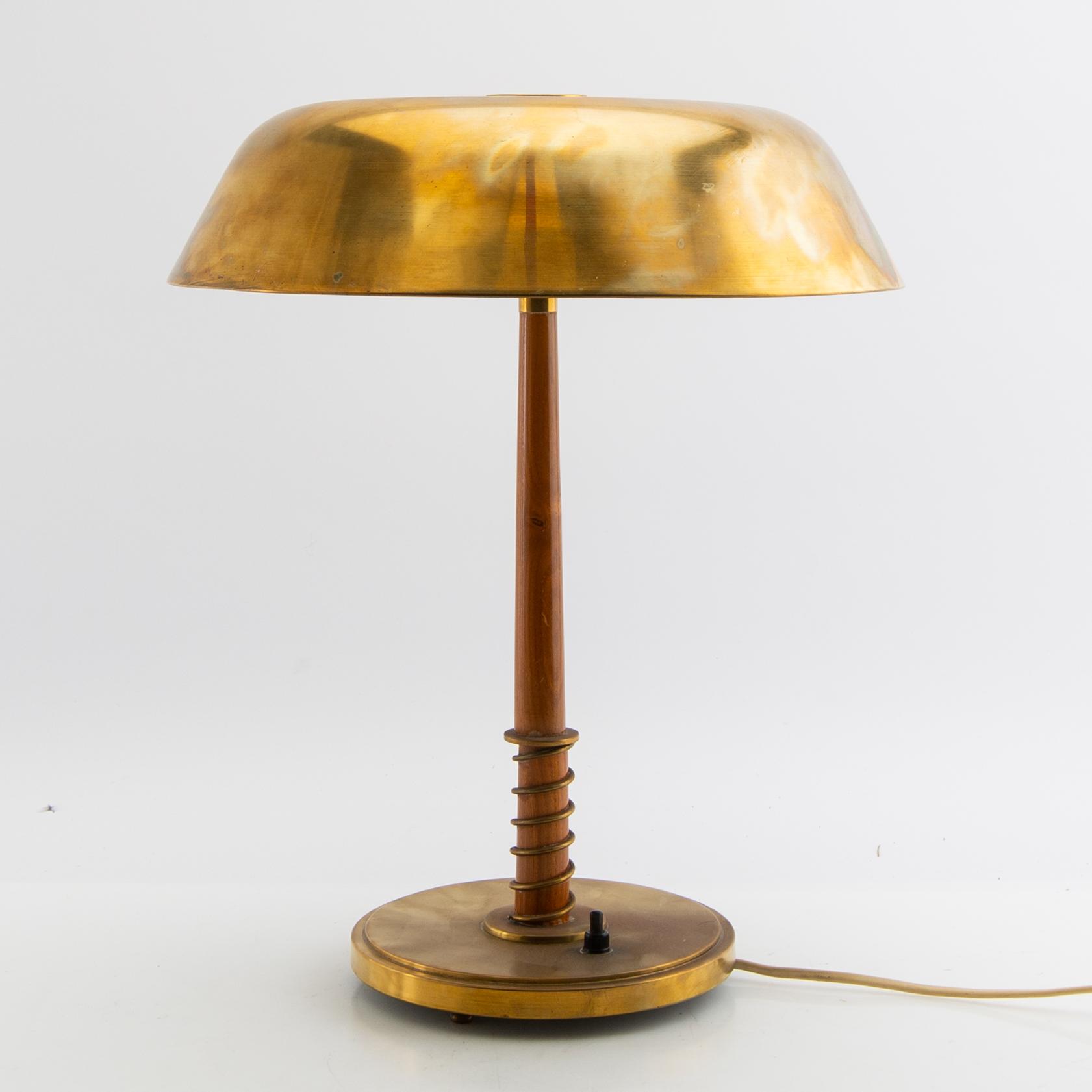Harald Notini, Table lamp model no. 15441 Böhlmark lamp factory 1940s Swedish Modern.