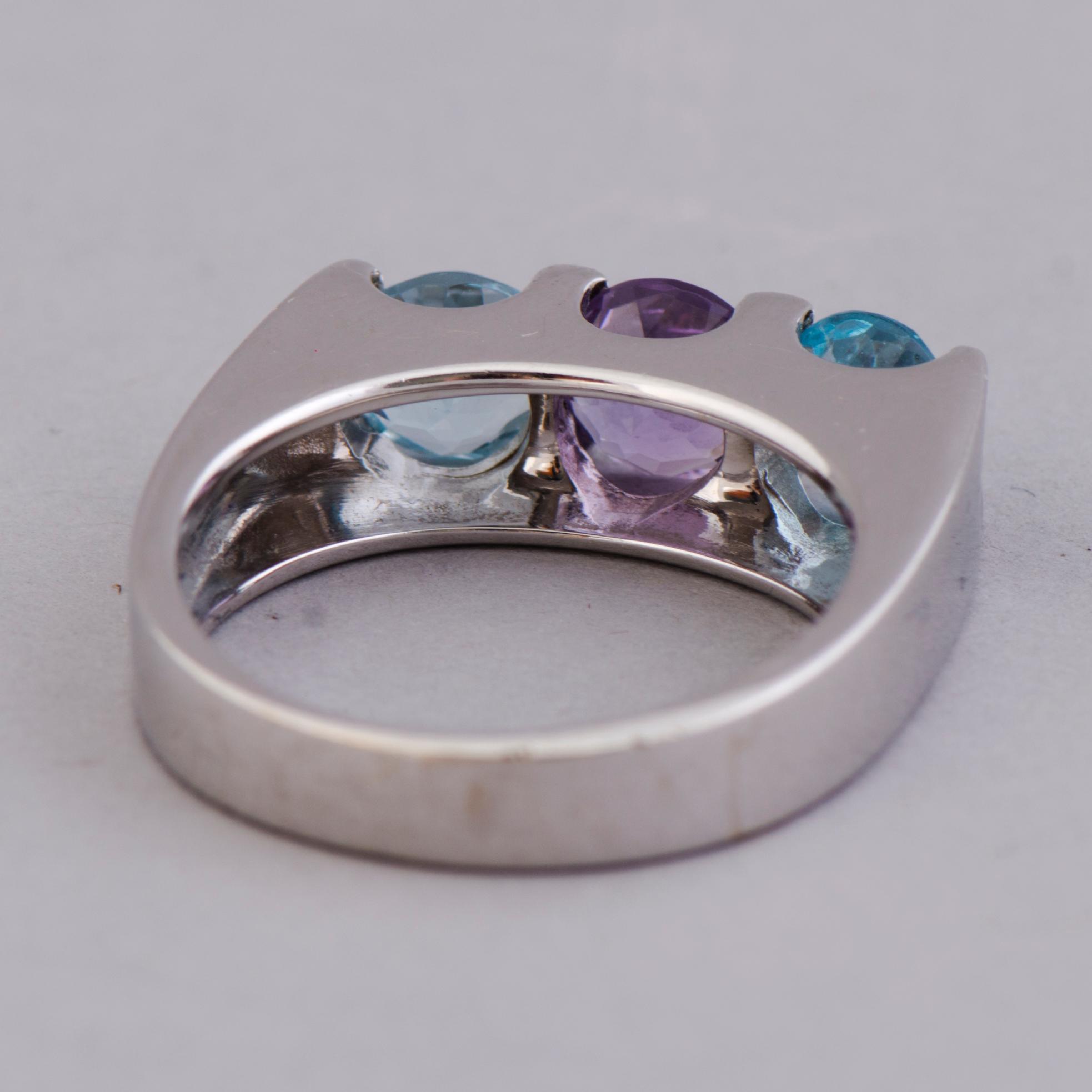 RING, topaser, ametist, 18K vitguld. Italien.